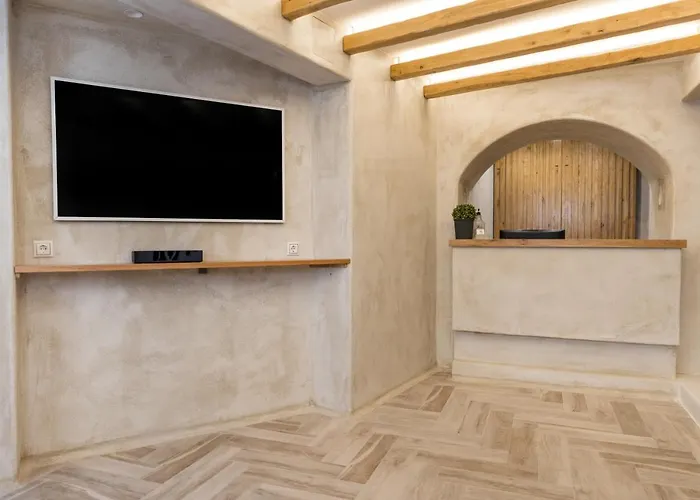 Korali Palace מלון דירות 4*