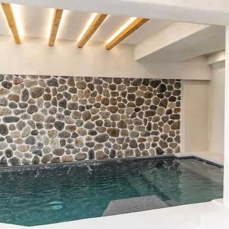 Korali Palace شقة فندقية